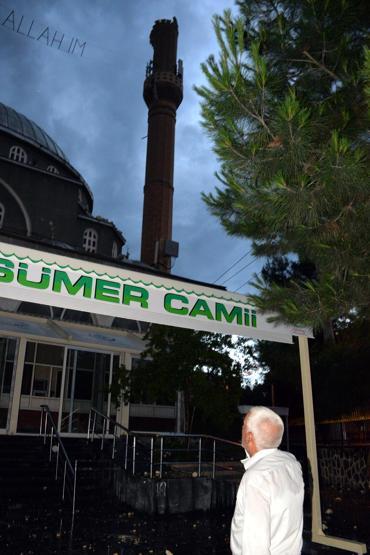 Diyarbakırda yıldırım düşen caminin minaresi, yıkıldı