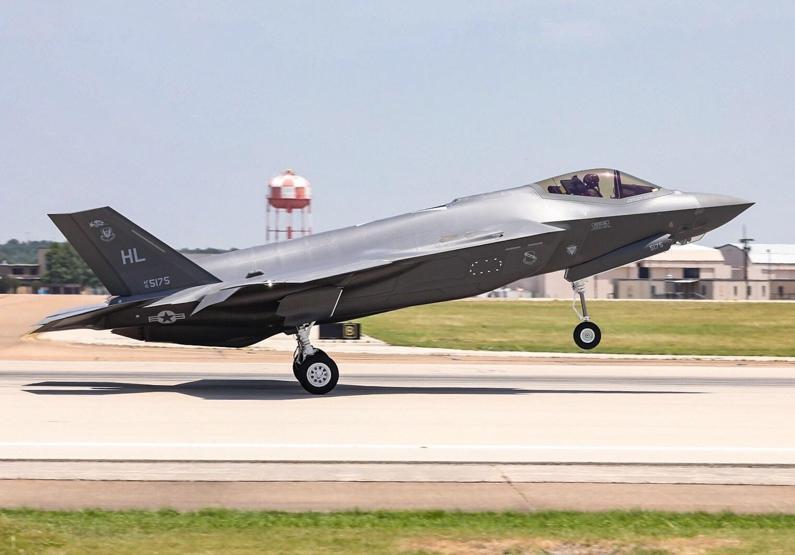 F- 35 uçakları tesliminde nefes kesen hafta