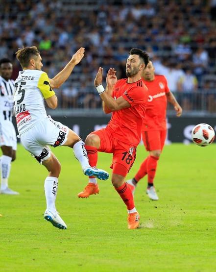 Besiktas confirma chegada de Negredo em vídeo inusitado