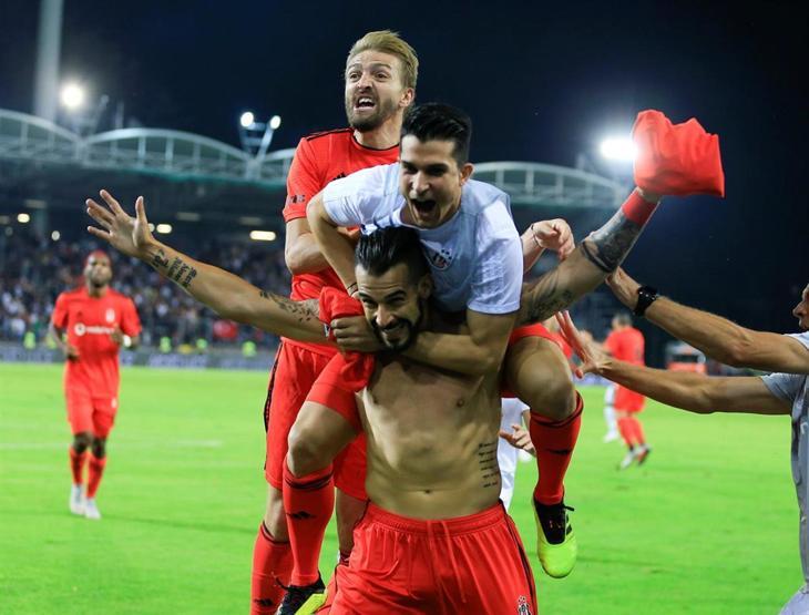 Besiktas confirma chegada de Negredo em vídeo inusitado