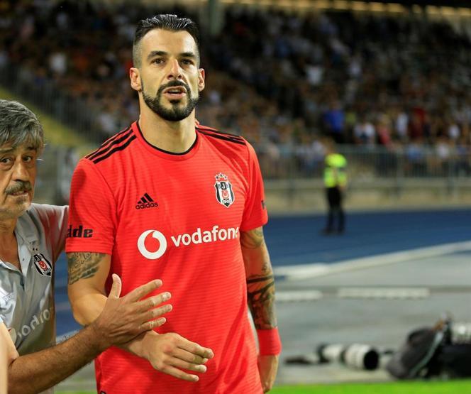 Besiktas confirma chegada de Negredo em vídeo inusitado