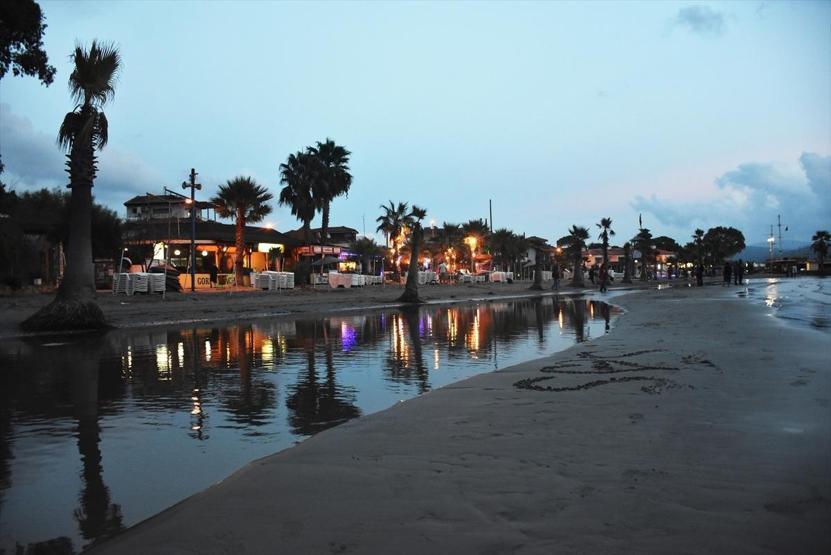 Muğlada deniz suyu 20 metre çekildi