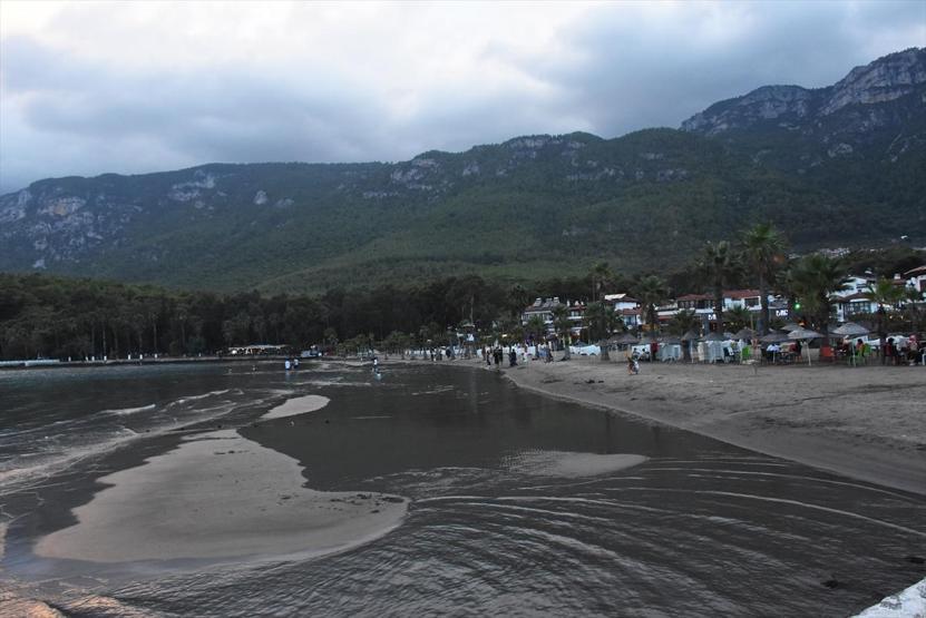 Muğlada deniz suyu 20 metre çekildi