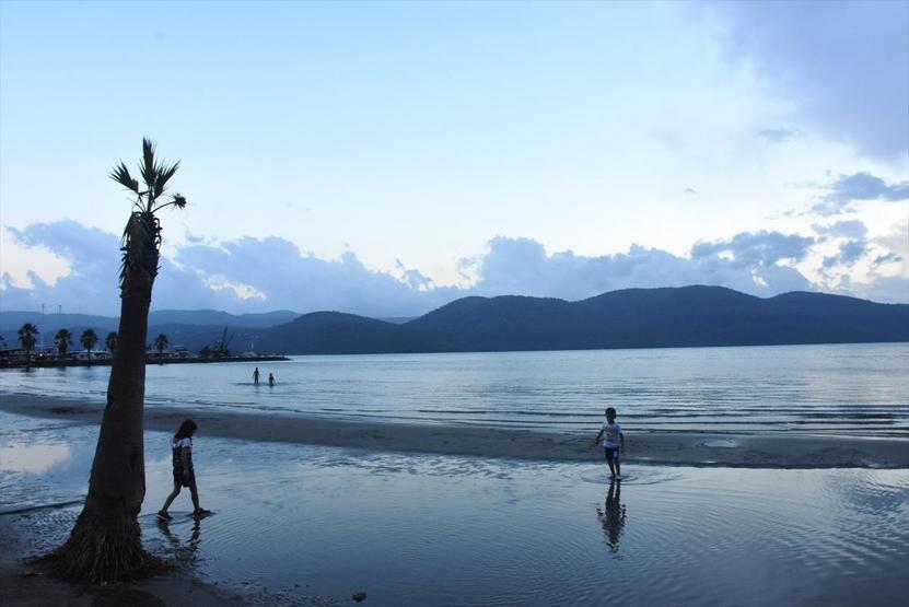 Muğlada deniz suyu 20 metre çekildi
