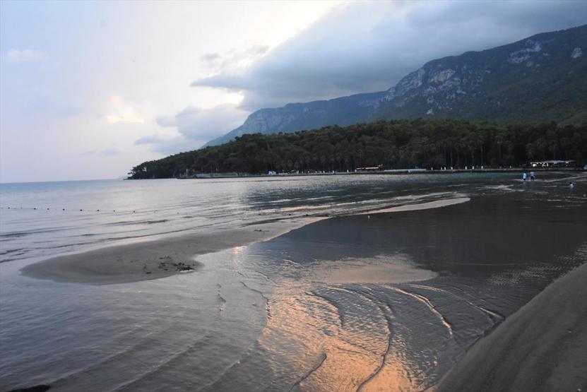 Muğlada deniz suyu 20 metre çekildi