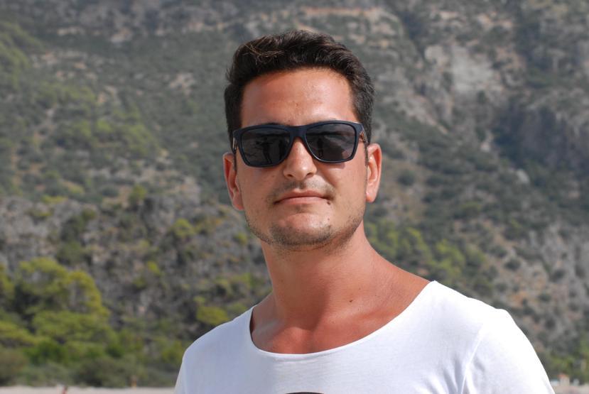 Tropik fırtına teğet geçince soluğu plajda aldılar