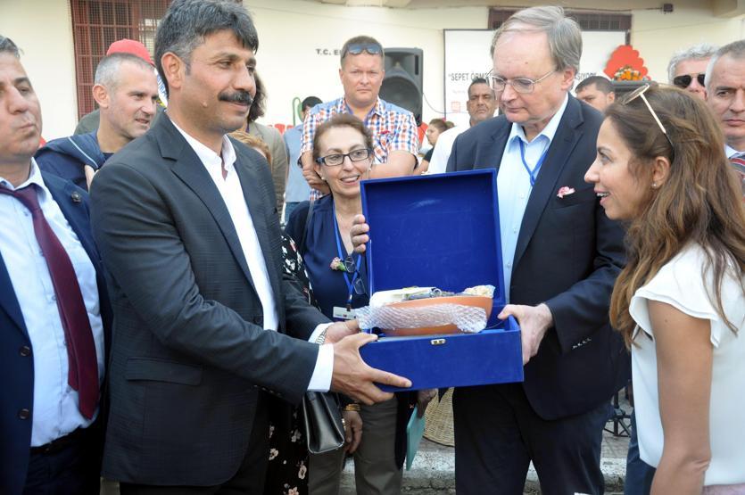 22 ülkenin büyükelçileri Aydını gezdi, efelerle zeybek oynadı