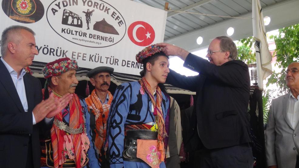 22 ülkenin büyükelçileri Aydını gezdi, efelerle zeybek oynadı