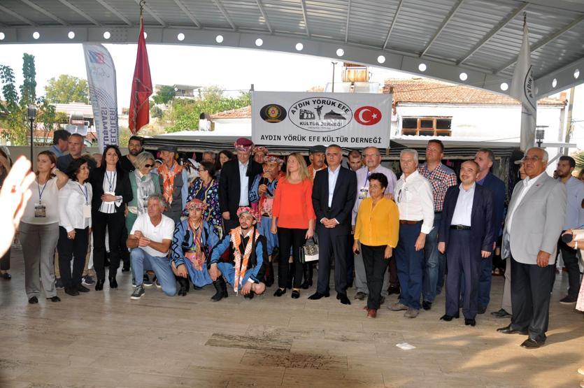 22 ülkenin büyükelçileri Aydını gezdi, efelerle zeybek oynadı