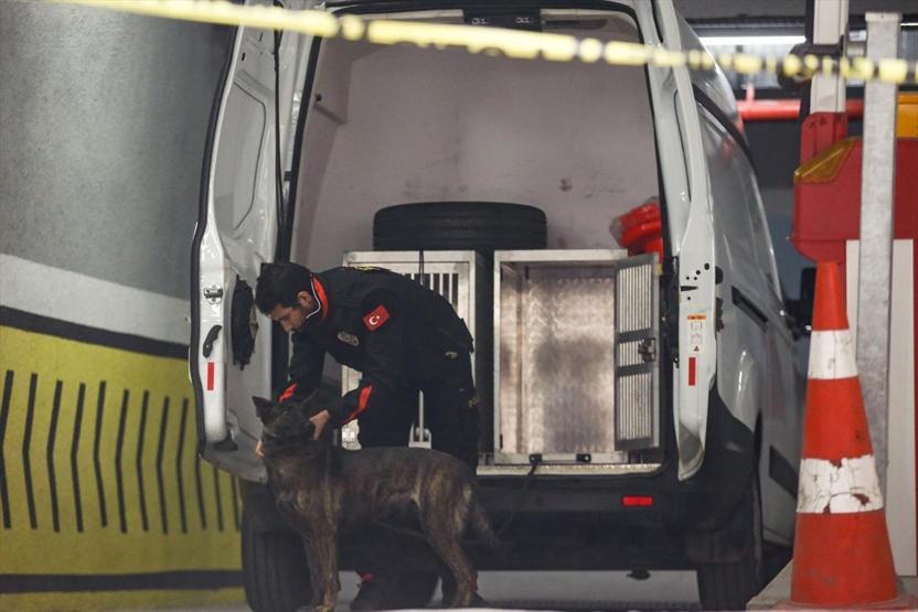 Konsolosluk aracında bazı eşyalar bulundu