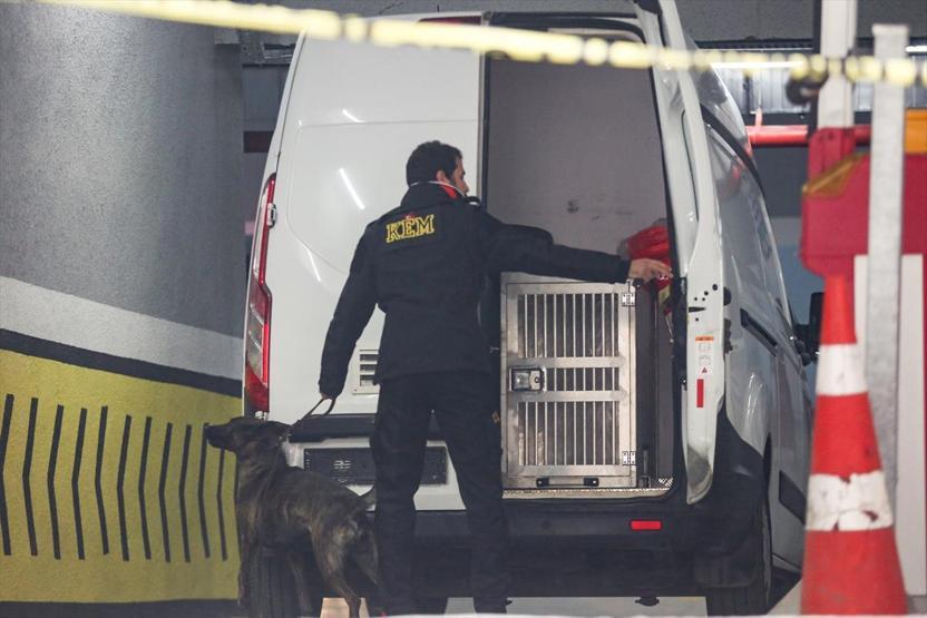 Konsolosluk aracında bazı eşyalar bulundu