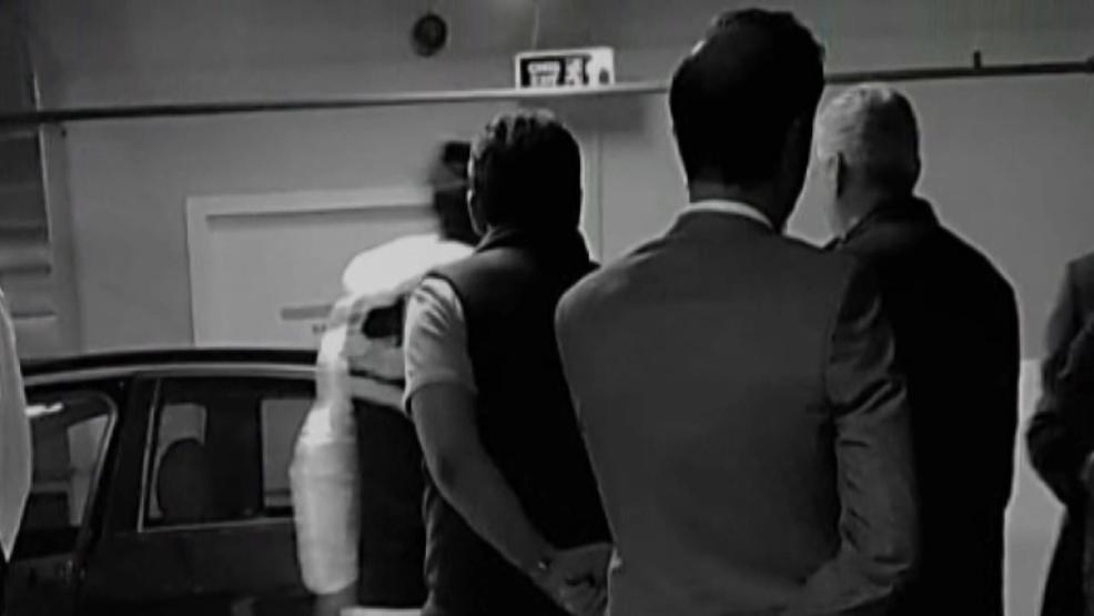 Konsolosluk aracında bazı eşyalar bulundu