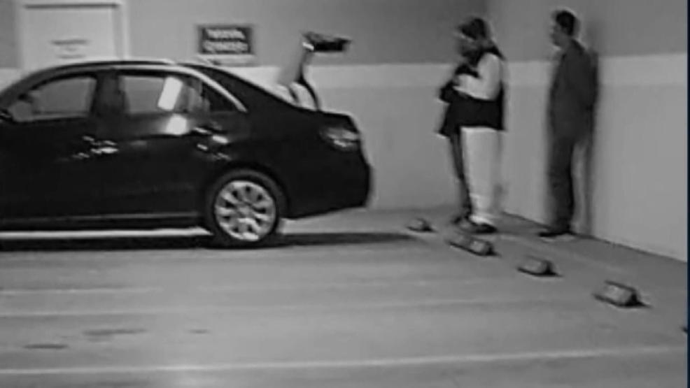 Konsolosluk aracında bazı eşyalar bulundu