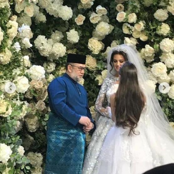 Güzellik kraliçesi, Malezya Kralı ile evlendi