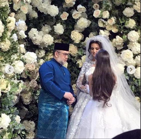 Güzellik kraliçesi, Malezya Kralı ile evlendi