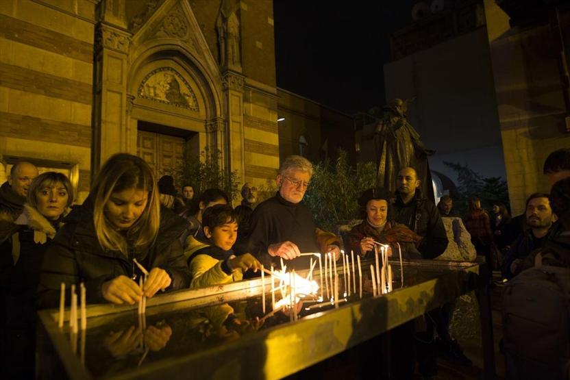 Katolik cemaati Saint Antuanda Noeli kutladı
