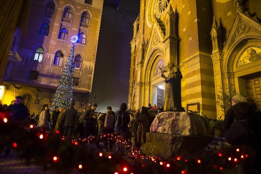 Katolik cemaati Saint Antuanda Noeli kutladı
