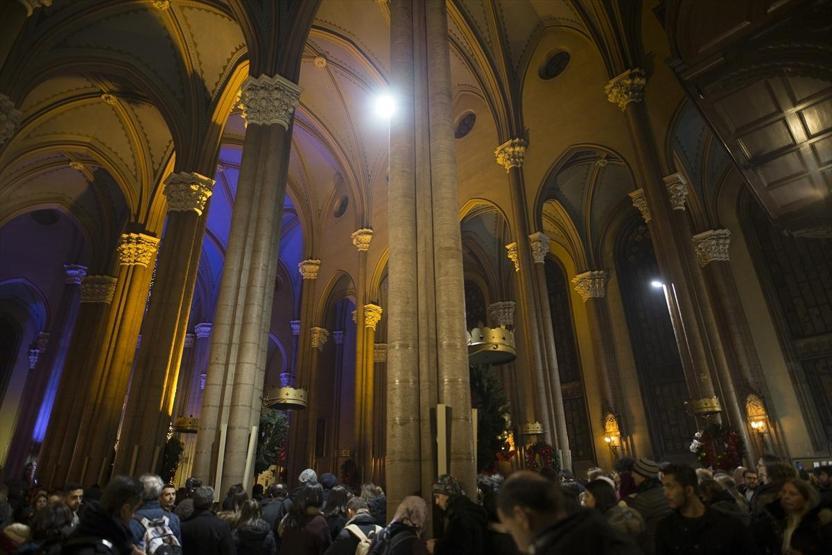 Katolik cemaati Saint Antuanda Noeli kutladı