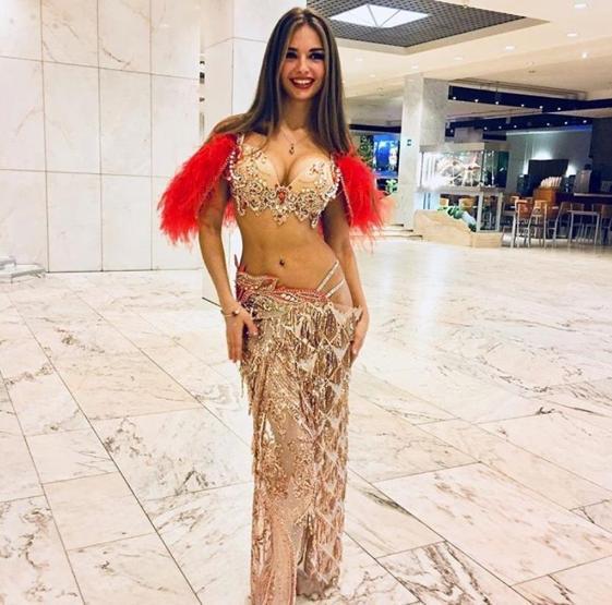 Taraftardan Rus dansçıya Come To Fenerbahçe mesajı