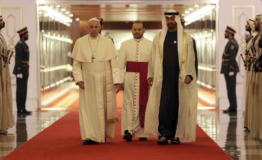 Körfeze tarihi ziyaret: İlk papa oldu