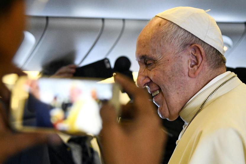 Körfeze tarihi ziyaret: İlk papa oldu