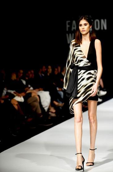 Antalya Fashion Week ünlü tasarımcıların defilesiyle başladı