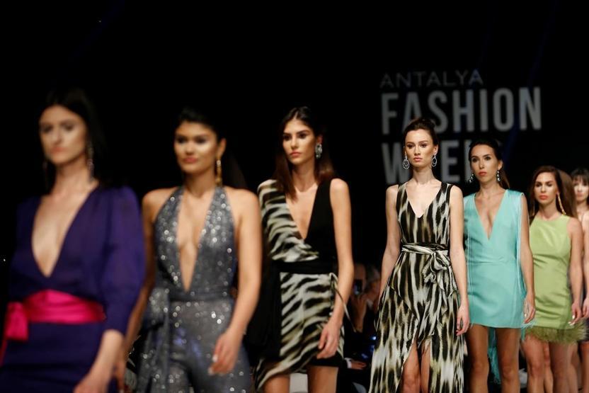 Antalya Fashion Week ünlü tasarımcıların defilesiyle başladı