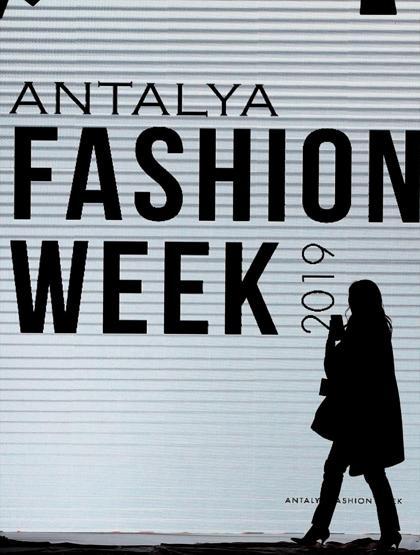 Antalya Fashion Week ünlü tasarımcıların defilesiyle başladı