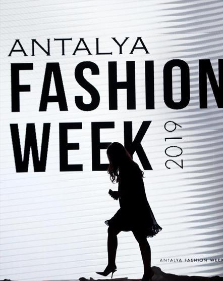 Antalya Fashion Week ünlü tasarımcıların defilesiyle başladı