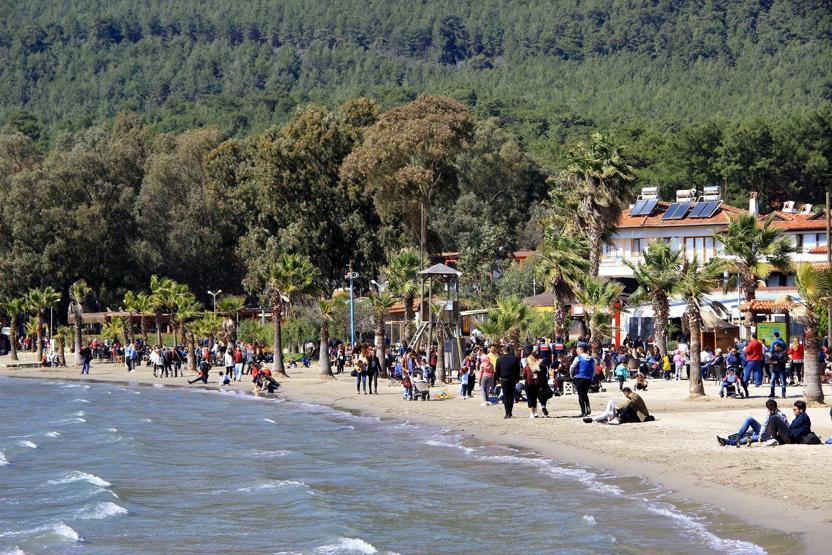 Sakin Kent Akyakada Mart ayında deniz keyfi