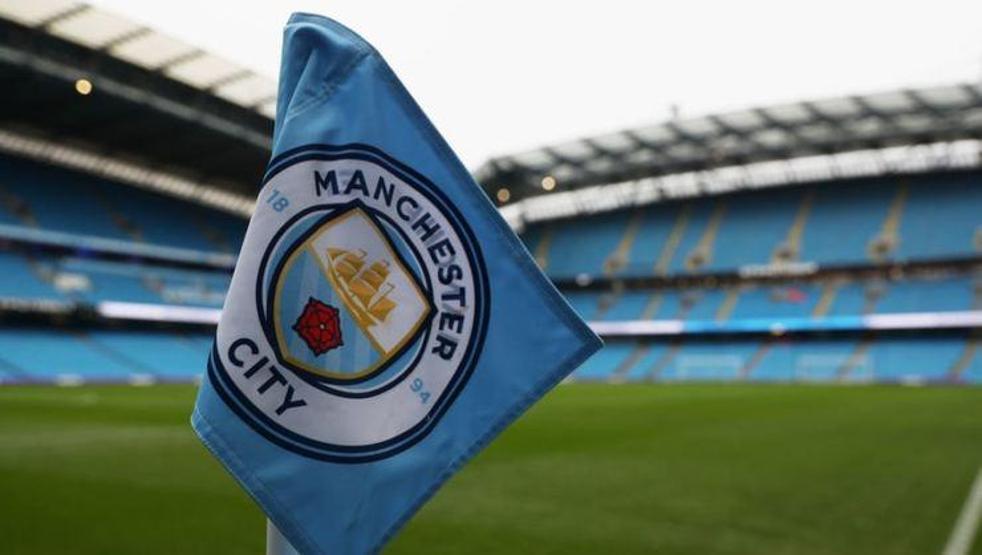 Manchester City ile çöküşte olan Pep Guardiola, bir darbe de eşinden yedi 30 yıllık birliktelik sona erdi...