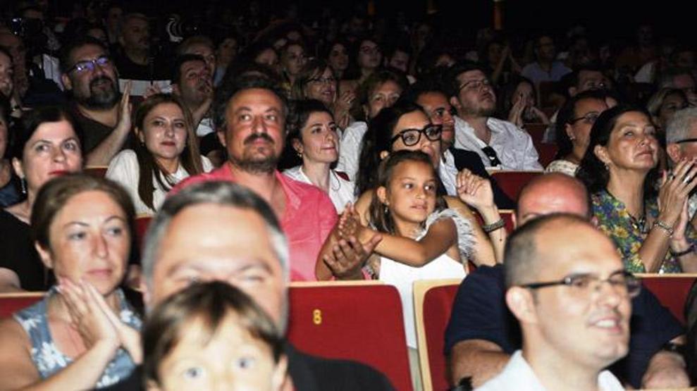 Tuba Büyüküstün ve Onur Saylak iki yıl sonra yan yana