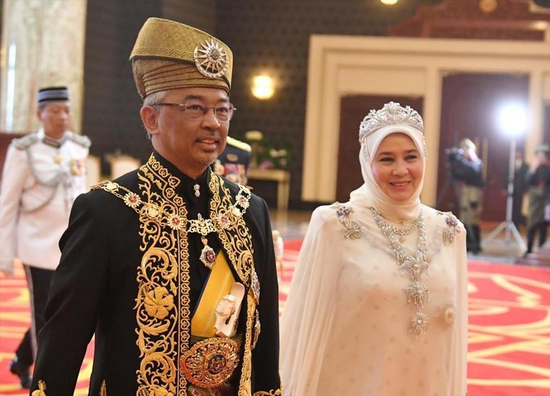 Malezya Kralı Sultan Abdullah törenle tacını giydi