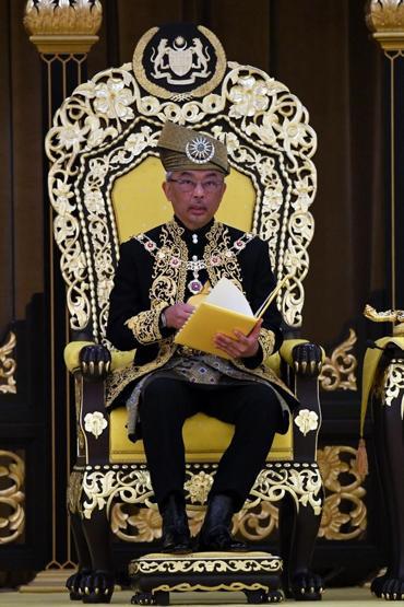 Malezya Kralı Sultan Abdullah törenle tacını giydi