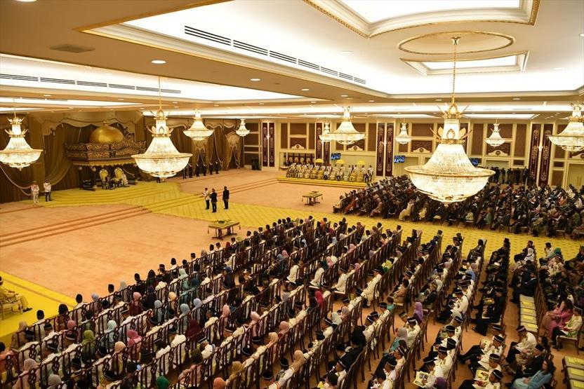 Malezya Kralı Sultan Abdullah törenle tacını giydi