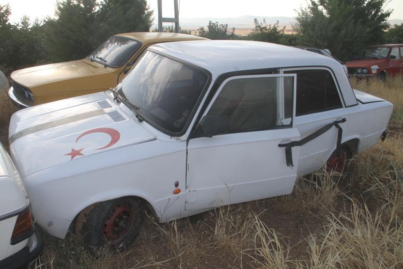 Bir evde 50 araç, gören şaşırıyor