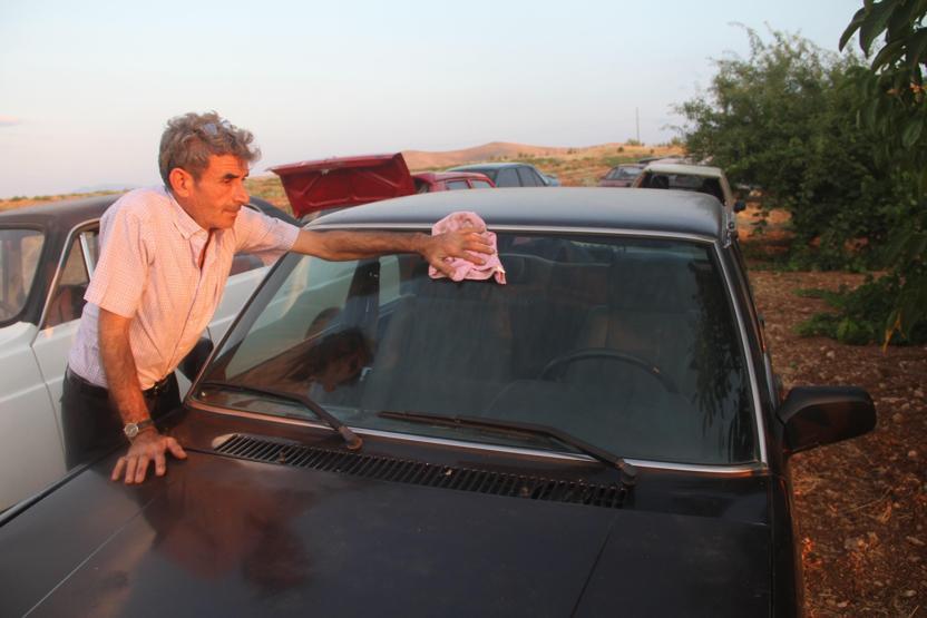 Bir evde 50 araç, gören şaşırıyor