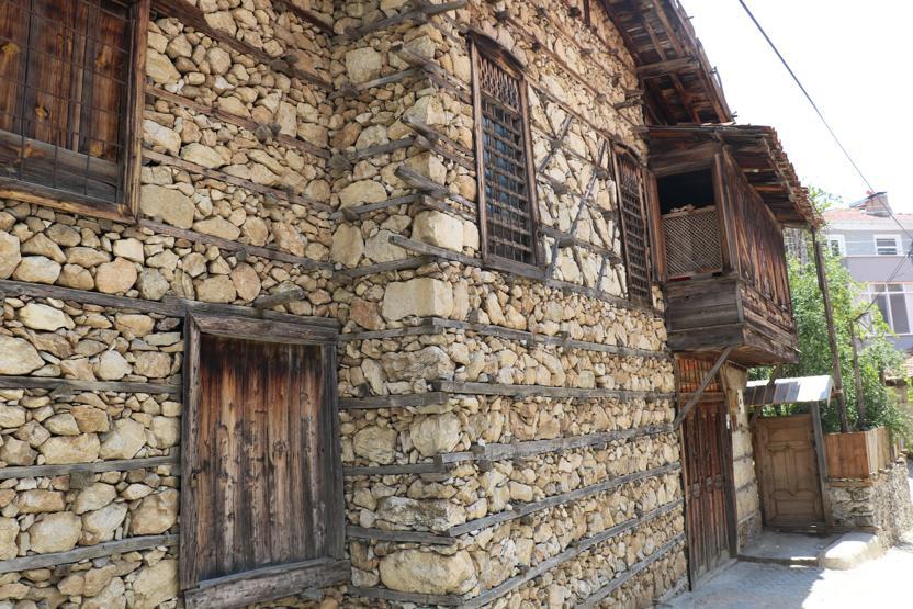 Ormana'nın tarihi düğmeli evleri