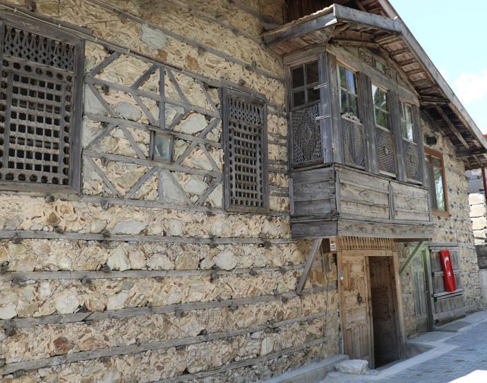 Ormana'nın tarihi düğmeli evleri