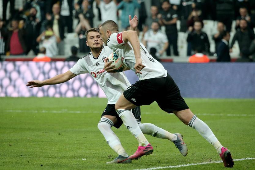 Yönetim istifa tezahüratlarının arasında galibiyet: Beşiktaş, İstanbulspor'u  iki farkla yendi