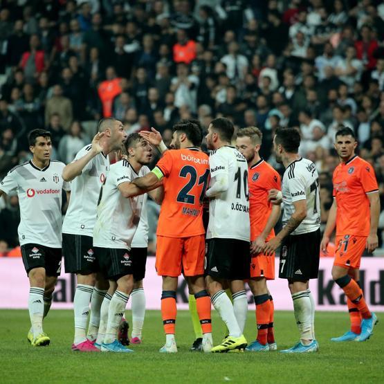 Yönetim istifa tezahüratlarının arasında galibiyet: Beşiktaş, İstanbulspor'u  iki farkla yendi