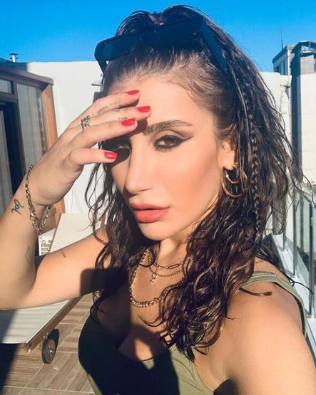 İrem Derici aşkı komşuda buldu