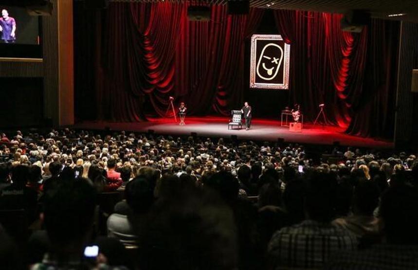 Cem Yılmazı birlikte izlediler