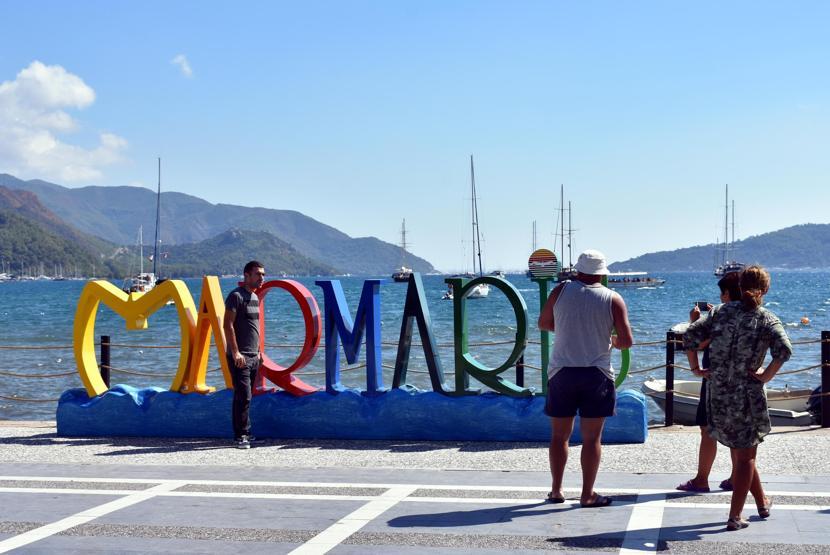 Marmariste deniz kum güneş keyfi sürüyor