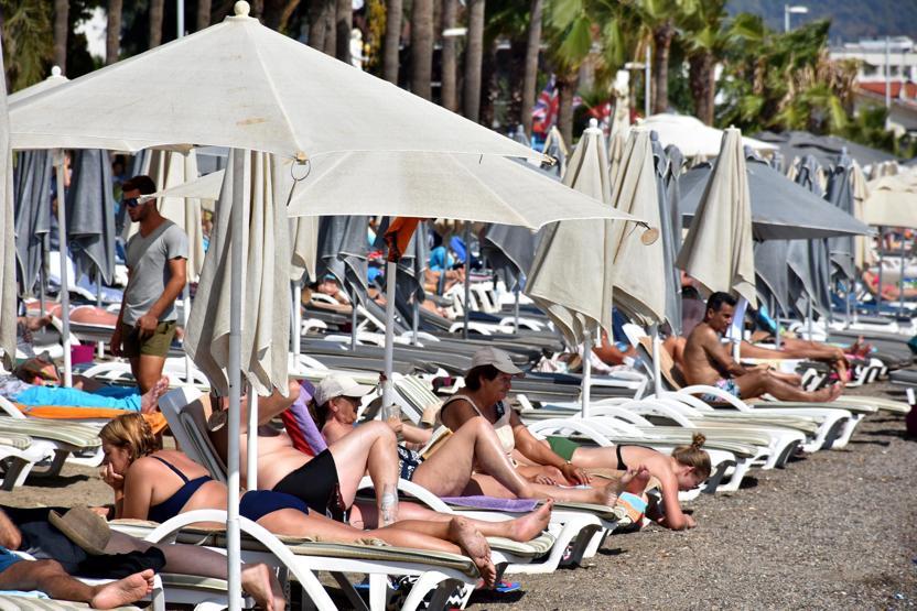 Marmariste deniz kum güneş keyfi sürüyor