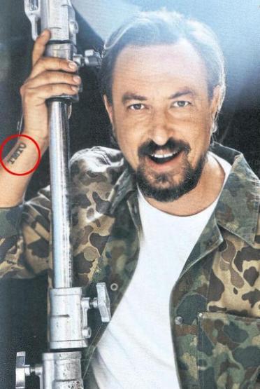 Onur Saylak eski eşi Tuba Büyüküstünü silmedi