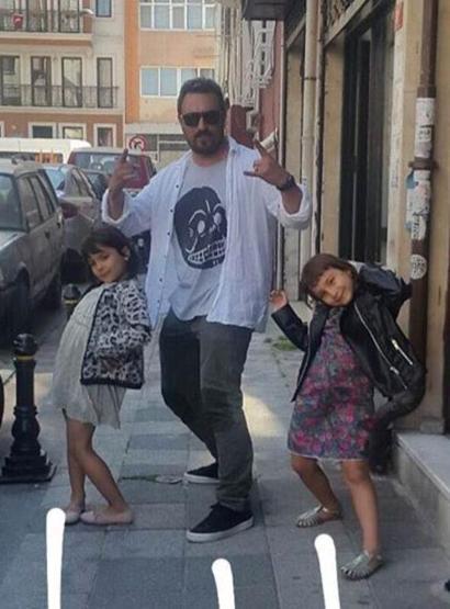 Onur Saylak eski eşi Tuba Büyüküstünü silmedi