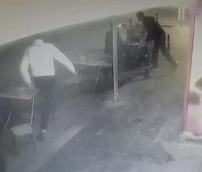 Kız arkadaşına cinsel saldırıda bulunanı vurup, arkadaşını yanlışlıkla yaralamış