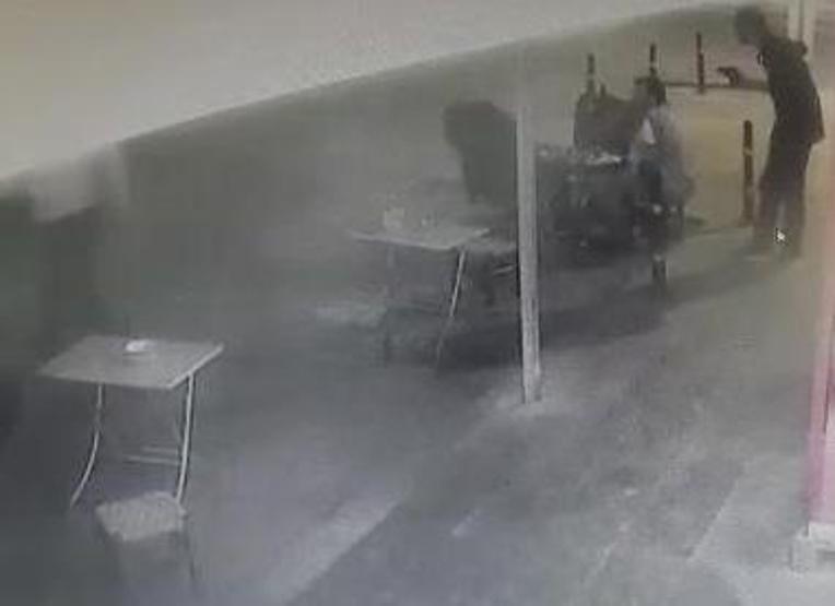 Kız arkadaşına cinsel saldırıda bulunanı vurup, arkadaşını yanlışlıkla yaralamış