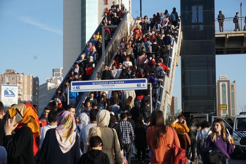TÜYAP Kitap Fuarı’nda son gün kalabalığı
